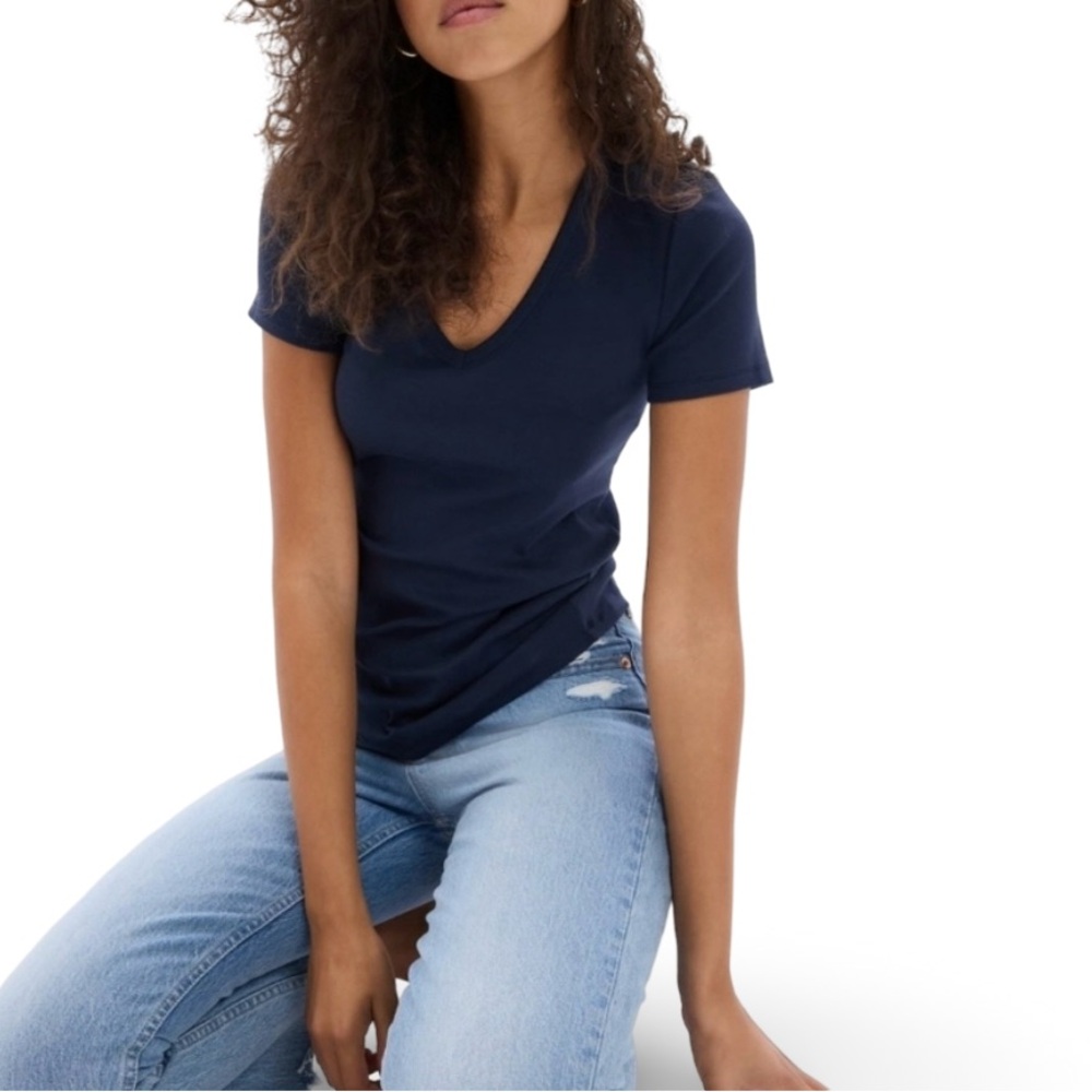 3/$30 ❤️ Gap for Good Vintage Wash Cotton Cap Sleeve V Neck Tee Shirt Size Small
